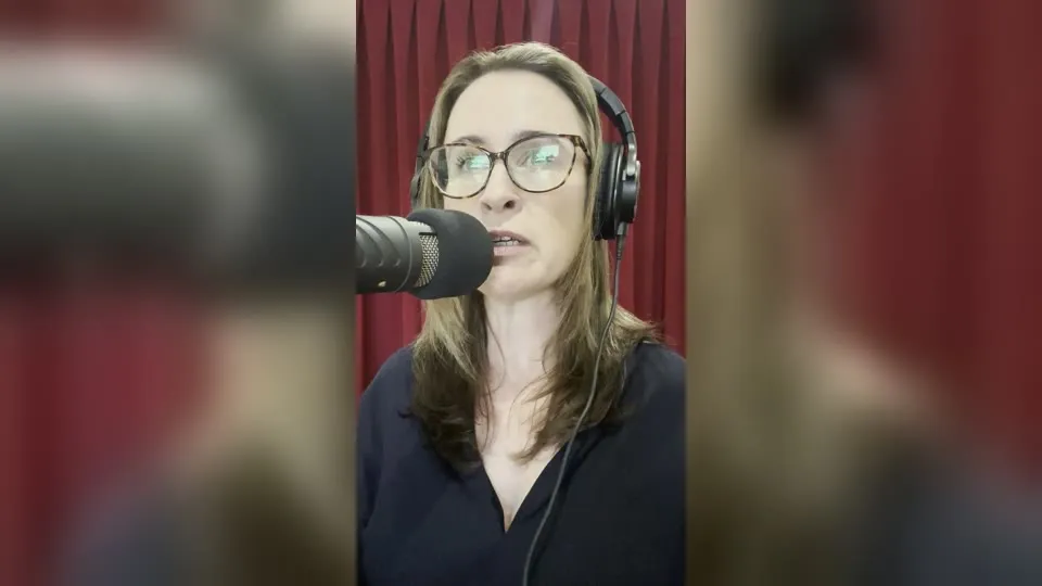 Amanda Conroy on air in the Noosa Radio studio, 2024